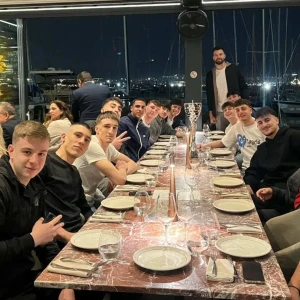 Ο Άλεκ Πίτερς έκανε το τραπέζι στους πρωταθλητές Εφήβους του Ολυμπιακού