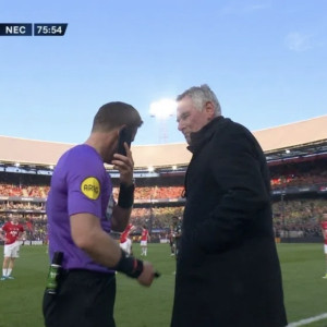 Απίθανο σκηνικό - Ο Μάκελι απάντησε σε τηλεφώνημα κατά τη διάρκεια αγώνα