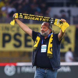 Ο Ηλιόπουλος και το κασκόλ «Champions» (photos)