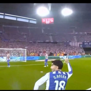 Τρομερό πλάνο με το γκολ της Σοσιεδάδ μέσα από την κάμερα του διαιτητή στον αγωνιστικό χώρο (video)