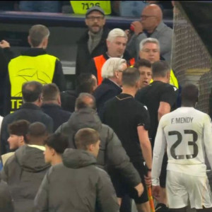 «Ντου» της μισής ενδεκάδας της Ρεάλ στον διαιτητή στο φινάλε του αγώνα (video)