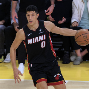 Η Αρμάνι «ονειρεύεται» τον Σιμόνε Φοντέκιο