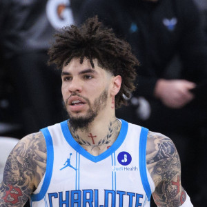 Πρόστιμο στον ΛαΜέλο Μπολ για τον τραυματισμό του Αντεμπάγιο