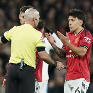 Σάλος και διχογνωμία στην Αγγλία για την αποβολή του Μαρτίνες - Έξαλλος ο Σίρερ, «υπέρμαχος» ο Γουέμπ