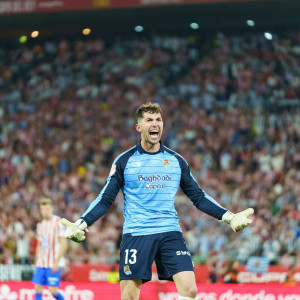 Δεν φορούν όλοι οι ήρωες μπέρτα, μερικοί φορούν γάντια