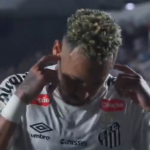 Έξαλλοι οι οπαδοί της Σάντος: Αποδοκίμασαν έντονα τον Νεϊμάρ και εκείνος... έξυσε τα αυτιά του (video)