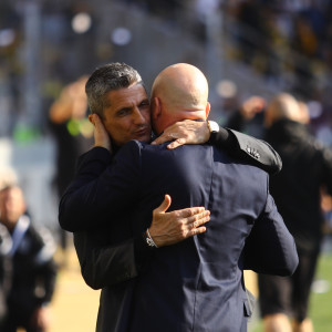 Ο Νίκολιτς αγκάλιασε τον Λουτσέσκου πριν το ΑΕΚ-ΠΑΟΚ, συλλυπητήρια για τον θάνατο του πατέρα του