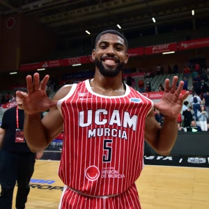 Από τους 41 κόντρα στον ΠΑΟΚ στις «σειρήνες» της Euroleague - Ποιά ομάδα... κυκλώνει τον Ντε Τζούλιους;