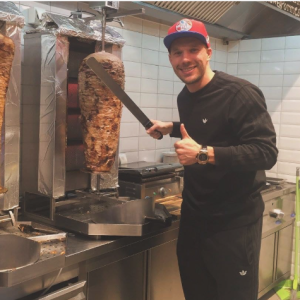 Ο σούπερ σταρ της μπάλας που έγινε ο «βασιλιάς του κεμπάπ» - Σήμερα έχει 30 εστιατόρια