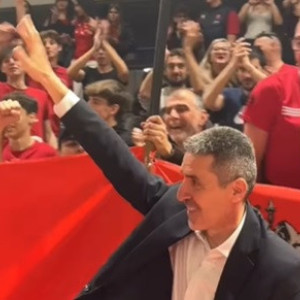 Οι οπαδοί της Ρέτζιο Εμίλια «υποκλίθηκαν» στον Πρίφτη: «Ένας από εμάς» (video)