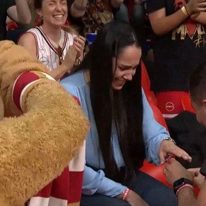 Πρόταση γάμου στο ΣΕΦ (VIDEO)