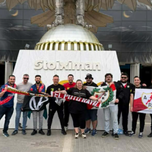 «Το ποδόσφαιρο ενώνει»: Οι διασώστες της ΑΕΚ υποδέχθηκαν εκείνους της Ράγιο στην «Allwyn Arena» (photos)