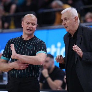 Οι διαιτητές του ΑΕΚ - Μπανταλόνα: Ξανά Λίσκα και Σάλινς