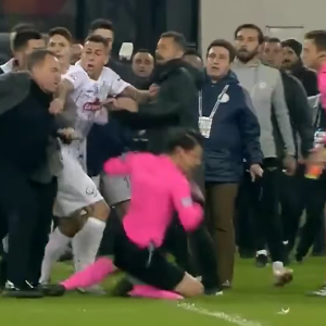 Οταν ο διαιτητής του Παναθηναϊκός - Ολυμπιακός είχε δεχθεί γροθιές και κλωτσιές στο τουρκικό πρωτάθλημα