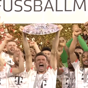 H Βundesliga... μεγαλώνει την «Meisterschale» για να μπορέσει να χωρέσει όλους τους πρωταθλητές (video)