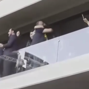 Οι έξαλλοι πανηγυρισμοί του Μάριου Ηλιόπουλου μετά το 3-0 επί του ΠΑΟΚ