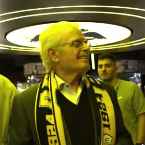 Μια ζωή ΑΕΚ - 91χρονος φίλαθλος γιόρτασε τα γενέθλιά του στην «Allwyn Arena»