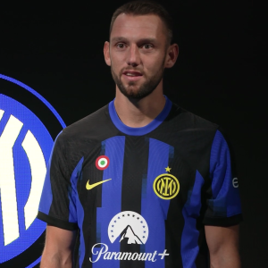 «Ο Ντε Φράι έχει στα χέρια του προτάσεις από Ολυμπιακό και Μπενφίκα»