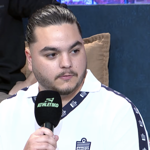 Η συγκίνηση φίλου της ΑΕΚ που γνώρισε από κοντά τον Ντέμη Νικολαΐδη (video)