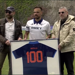 Ο Ματίγια έφτασε τις 100 συμμετοχές με την Athens Kallithea και βραβεύτηκε (video)