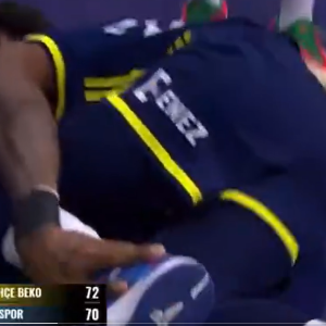 Άσχημος τραυματισμός του Κρις Σίλβα: Δέχθηκε τρομακτικό αντιαθλητικό φάουλ (video)