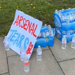 Δεν είναι νερό είναι τα δάκρυα της Άρσεναλ - Η έμπνευση και το... πείραγμα των οπαδών της Σίτι (video)