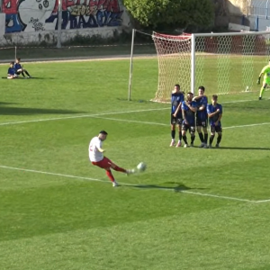 «Θύμισε Τόνι Κρόος»: Το εξαιρετικό γκολ με απευθείας εκτέλεση φάουλ στα τοπικά της Αθήνας (video)