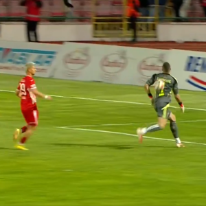 Τερματοφύλακας στην Τουρκία έβγαλε ασίστ σε αντίπαλο με... την πλάτη (video)