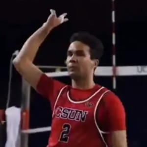 Γκέι βολεϊμπολίστας στη Καλιφόρνια έγινε viral για τους πανηγυρισμούς του (video)