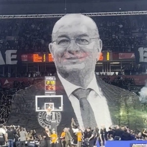 Συγκλονιστικό κορεό στη μνήμη του Ντούσκο Βουγιόσεβιτς πριν το Παρτίζαν - Ερυθρός Αστέρας (video)