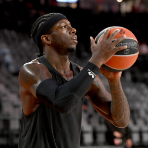 Η προθέρμανση του Ναν στη Βαλένθια με τον προσωπικό του γυμναστή (video)