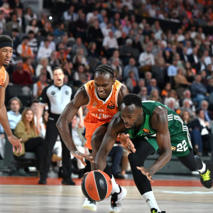 Οι «δαγκάνες» του Παναθηναϊκού ανάγκασαν τη Βαλένθια να τα... σπάσει επί 20' στη Roig Arena