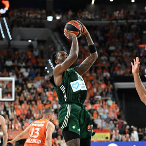 Χέιζ-Ντέιβις για τη νίκη: Το τρομερό καλάθι του Αμερικανού που έδωσε το Game 2 στον Παναθηναϊκό (video)