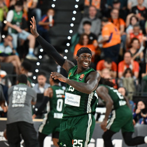 «Κόμπι»: Τι σκεφτόταν ο Κέντρικ Ναν τη στιγμή που έβλεπε τον Χέιζ-Ντέιβις να σουτάρει