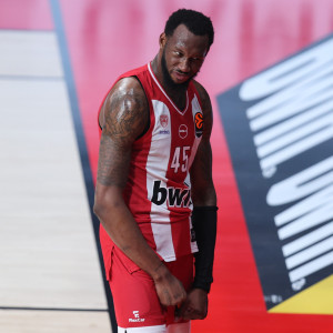 Με Χολ, Μιλουτίνοφ και Χέιζ-Ντέιβις το Top 10 των Game 1 στα playoffs της EuroLeague