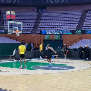 Το πρωινό χαλάρωμα της ΑΕΚ στο Pabellon Olimpic ενόψει Μάλαγα