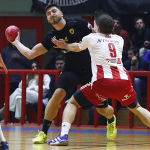 Live: Ολυμπιακός - ΑΕΚ για τον πρώτο τελικό της Handball Premier