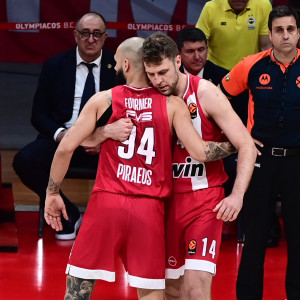 Η τρομερή ανάρτηση του Φουρνιέ με τον... κοιμώμενο MVP Βεζένκοφ