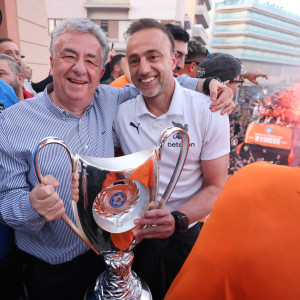 Το συγκινητικό μήνυμα του Κόντη από την παρέλαση του ΟΦΗ στο Ηράκλειο