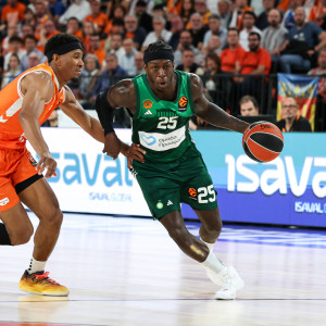 Ο Ναν σχολίασε σε ανάρτηση της EuroLeague: «Τάπα; Δεν πέφτω με τέτοια ορμή από καθαρή τάπα!»