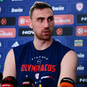 Μιλουτίνοφ: «Να ξεχάσουμε το πρώτο ματς - Τιμή να φωνάζει ο κόσμος το όνομα μου»