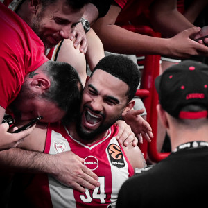 Λάμψη αστέρων, αποθέωση και total basketball από τον Ολυμπιακό: Τα παρελειπόμενα του Game 2 στο ΣΕΦ