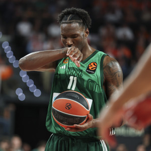 Η απίθανη εμφάνιση του Χέιζ-Ντέιβις στο Game 2 απέναντι στη Βαλένθια