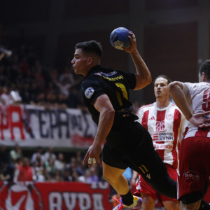 Δείτε το buzzer beater που έδωσε τη νίκη στην ΑΕΚ στο πρώτο τελικό απέναντι στον Ολυμπιακό (video)