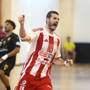 Ο Ολυμπιακός απάντησε στα break και ισοφάρισε σε 1-1 τους τελικούς με την ΑΕΚ