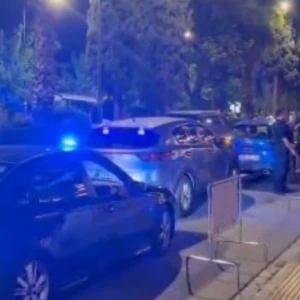 Ισχυρή αστυνομική παρουσία έξω από το ξενοδοχείο της Βαλένθια (video)