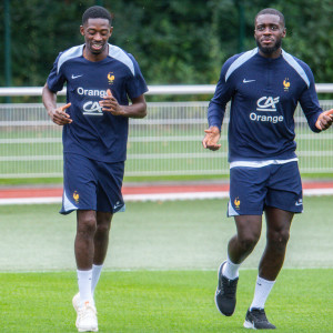 Ο Ουσμάν και ο Νταγιό, δυο παιδιά που έπαιζαν μπάλα στα τσιμέντα του Εβρέ