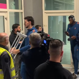 Η άφιξη της Βαλένθια στο ΟΑΚΑ - Περπατούσε χωρίς τις πατερίτσες του ο Πουέρτο (video)