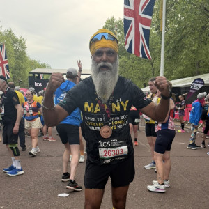 Ο δικός του Μαραθώνιος ήταν 250 χιλιόμετρα - Περπάτησε τρεις μέρες μέχρι το Λονδίνο και μετά έτρεξε στον αγώνα