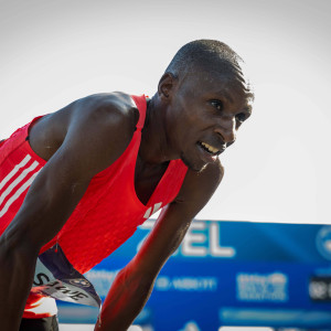 Αδιανόητο παγκόσμιο ρεκόρ στον μαραθώνιο - Ο Σάγουε ο πρώτος κάτω από τις 2 ώρες